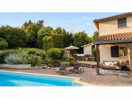 location meublée propriété 5 pièces 184 m² à saint-didier-au-mont-d'or (69370)  3 150 €