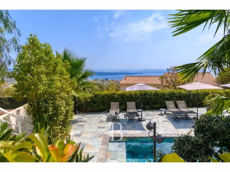 maison de luxe à vendre dans le quartier les calanques