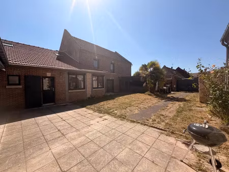 location maison 6 pièces 221.3 m² à francieres (60190)  1 420 €