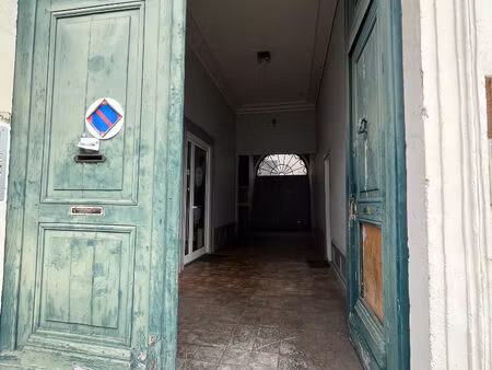a vendre dans l'hyper centre ville 1 lot d'habitation et 1 lot annexe dans un immeuble bou