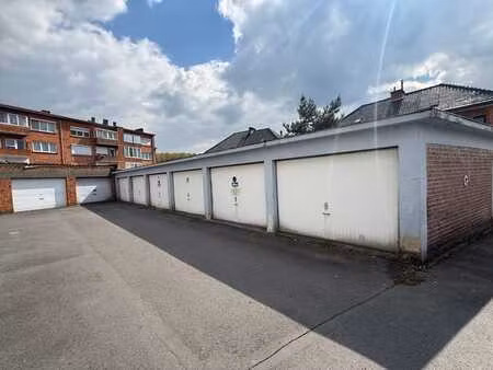 lot de 6 à 7 garages