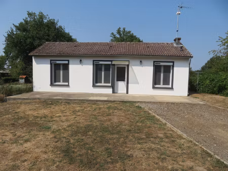 maison de plain-pied avec garage à la campagne