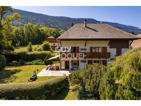 le noyer - maison de caractère de 232 m² avec six chambres  dépendances et vue sur les mon