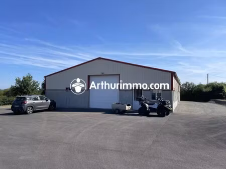 hangar 329 m2 sur terrain de 2500 m2