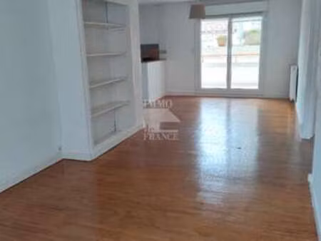 location appartement 3 pièces à la roche-sur-yon (85000) : à louer 3 pièces / 67m² la roch