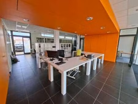 location bureaux et commerces à la roche-sur-yon (85000) : à louer / 165m² la roche-sur-yo