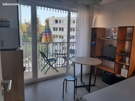 t2 meublé avec balcon dans résidence étudiante