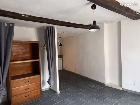 studio 25 m2 calme  refait a neuf