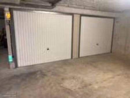 parking/box 2 pièces 30 m²