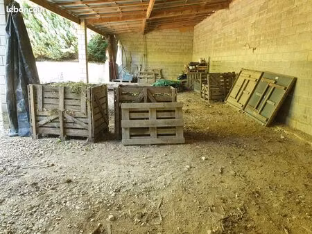 location emplacement sous bâtiment pour camping car
