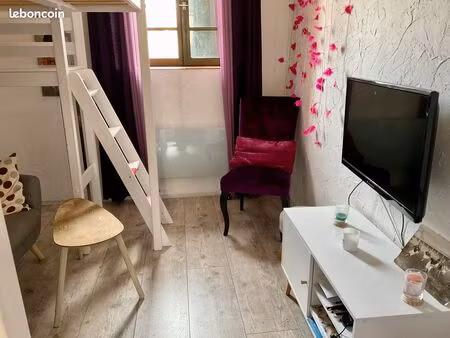 studio meublé dans maison ancienne