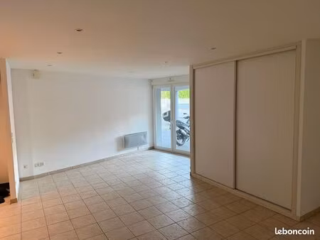 bel appartement plain-pied 60m² avec garage — saulnes — 660 cc