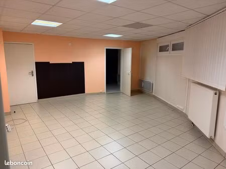 local professionnel 65m² — saulnes (à côté de la pharmacie)
