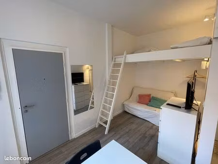 studio meublé rénové avec mezzanine et terrasse – quartier les chalets