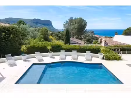 location meublée propriété 6 pièces 328 m² à cassis (13260)  8 900 €