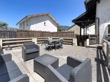 appartement rénové avec deux espaces de vie indépendants