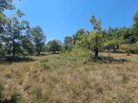 a montmeyan  terrain de 3436m2 divisible et constructible !