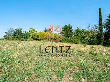 terrain à bâtir de 323 m² viabilisé dans un environnement ca