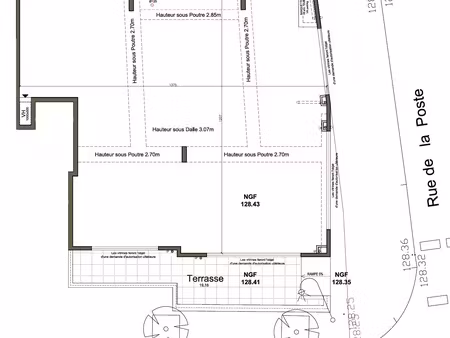location pure avec terrasse et extraction sur axe passant