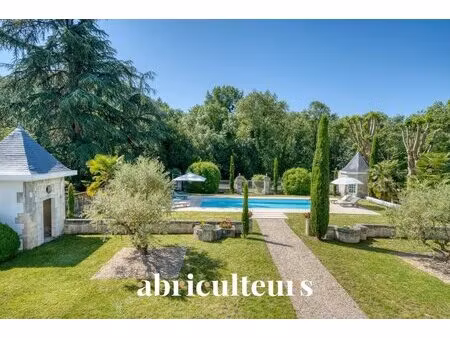 demeure de 270 m² avec piscine à la vente à saint-laurent-de-cognac (16100)