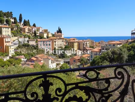 tout près du centre de menton  à quelques minutes du bord de mer  une villa des années...