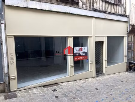 location commerce auxerre 89000 130m²