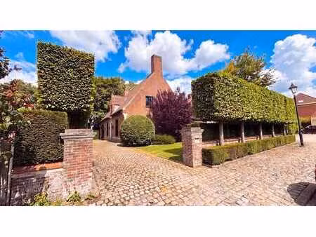 villa prête à emménager avec 4 chambres  double garage et vu
