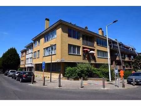 appartement deux chambres avec terrasse  cave et parking