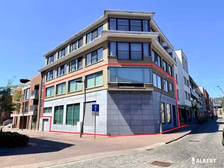 local commercial lumineux de 497 m² au centre de diepenbeek