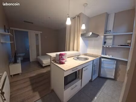 location studio meublé