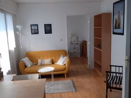 t2 meublé avec parking