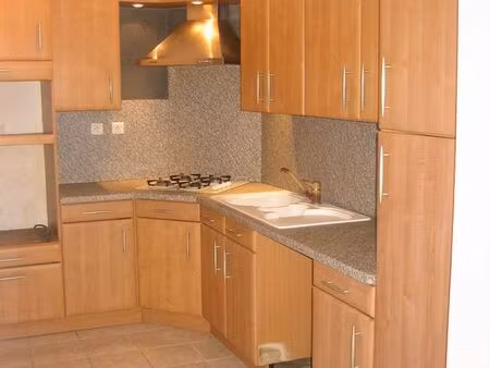 maison mitoyenne familiale de 95 m² habitables (115 m² au sol) avec jardin