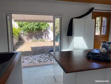petite maisonnette avec jardin