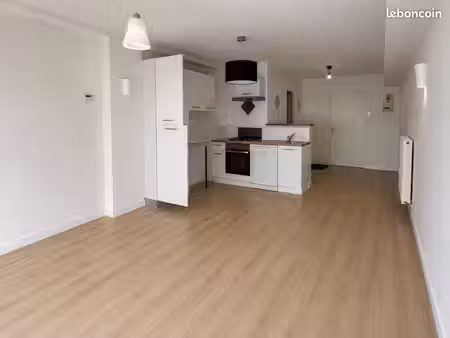 studio 36 m² rénové – cuisine équipée – proche iut