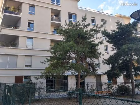 st denis pleyel f2 40m2 avec parking 900 euros