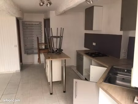 location maison de village