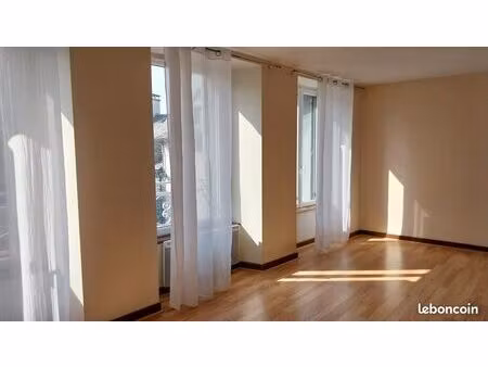 location appartement centre ville laguiole