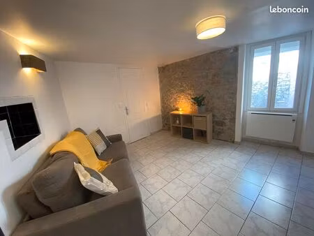studio meublé  au calme