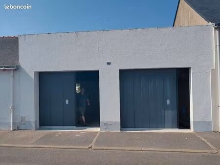 grand garage 30 m2 + 30 m2 espaces extérieurs hyper centre la turballe