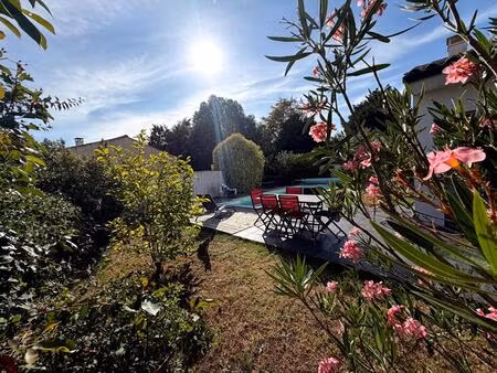 a meursac maison de plain pied de 99.5 m2 avec piscines