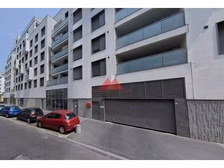 lyon 8 i garage en sous-sol