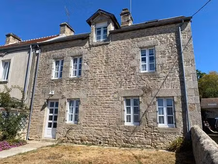 maison ancienne avec jardin et dépendance