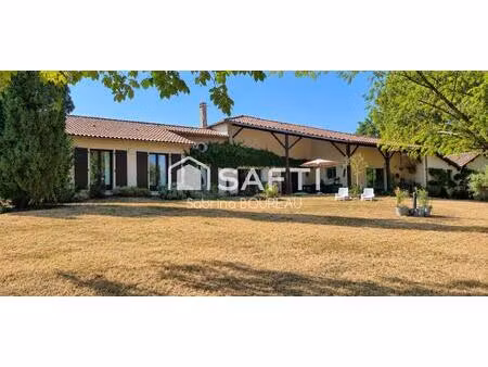 propriété de caractère de 363 m² à augé