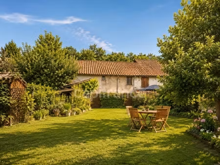 l'isle en dodon – maison de village à rénover avec 700 m² de terrain  toiture neuve et for