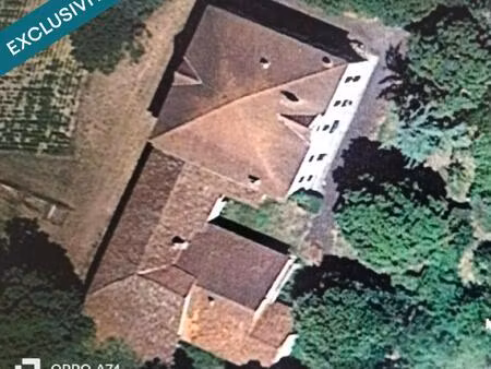 ancienne propriété viticole du 19 eme siècle près du tarn et d'un ruisseau.