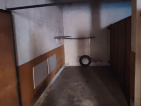 box fermé à louer – 12 m² – endoume (13007 marseille)