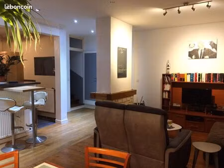 à louer – spacieux duplex de 100 m² au sol avec vue sur la collégiale – eu