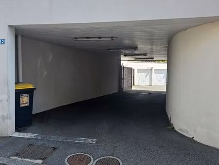 grand garage à louer