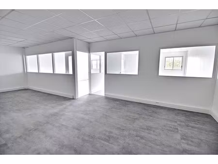 location locaux professionnels 3 pièces 77 m² à trappes (78190)  1 036 €
