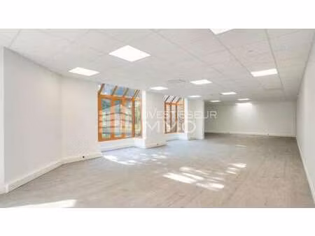 location local d'activités 426 m²